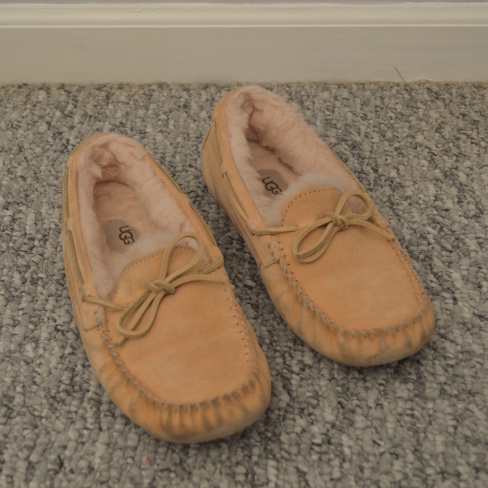 UGG DAKOTA SLIPPER MOCCASINS